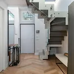 Design Suite Su 2 Piani Via Della Spiga