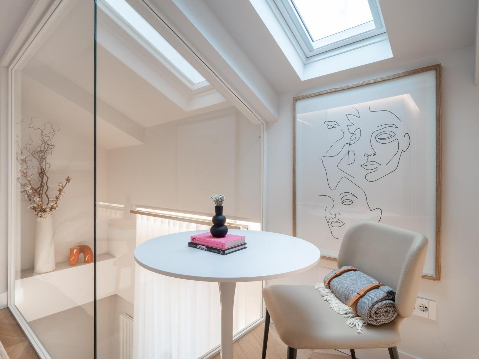 Apartment Design Su 2 Piani Via Della Spiga Milan