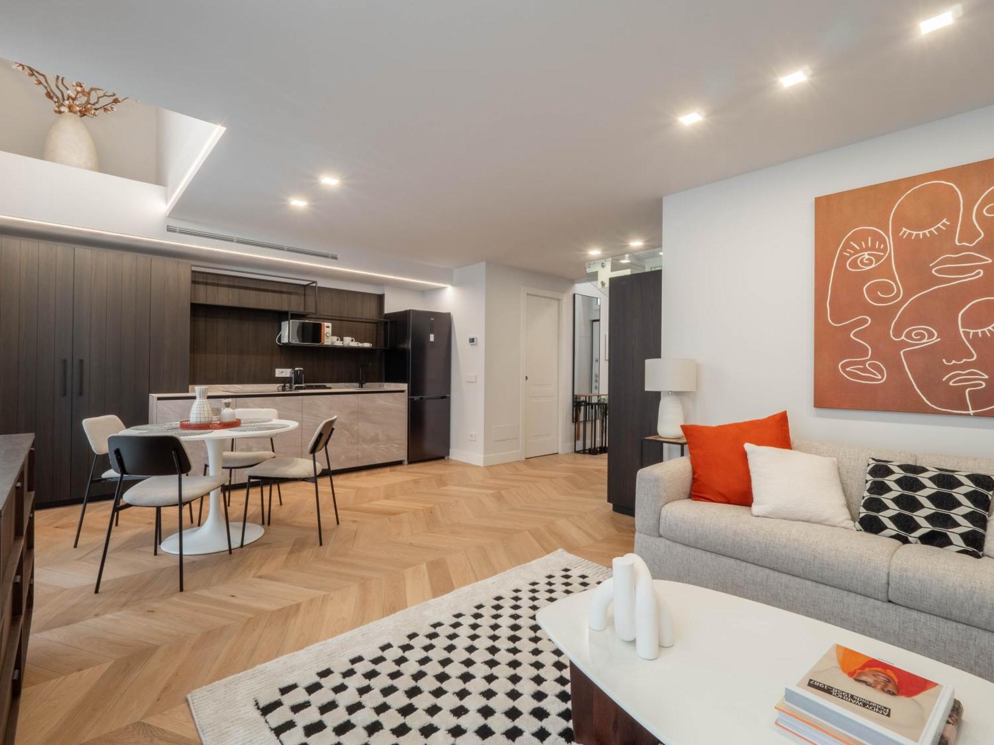 Apartment Design Su 2 Piani Via Della Spiga Milan