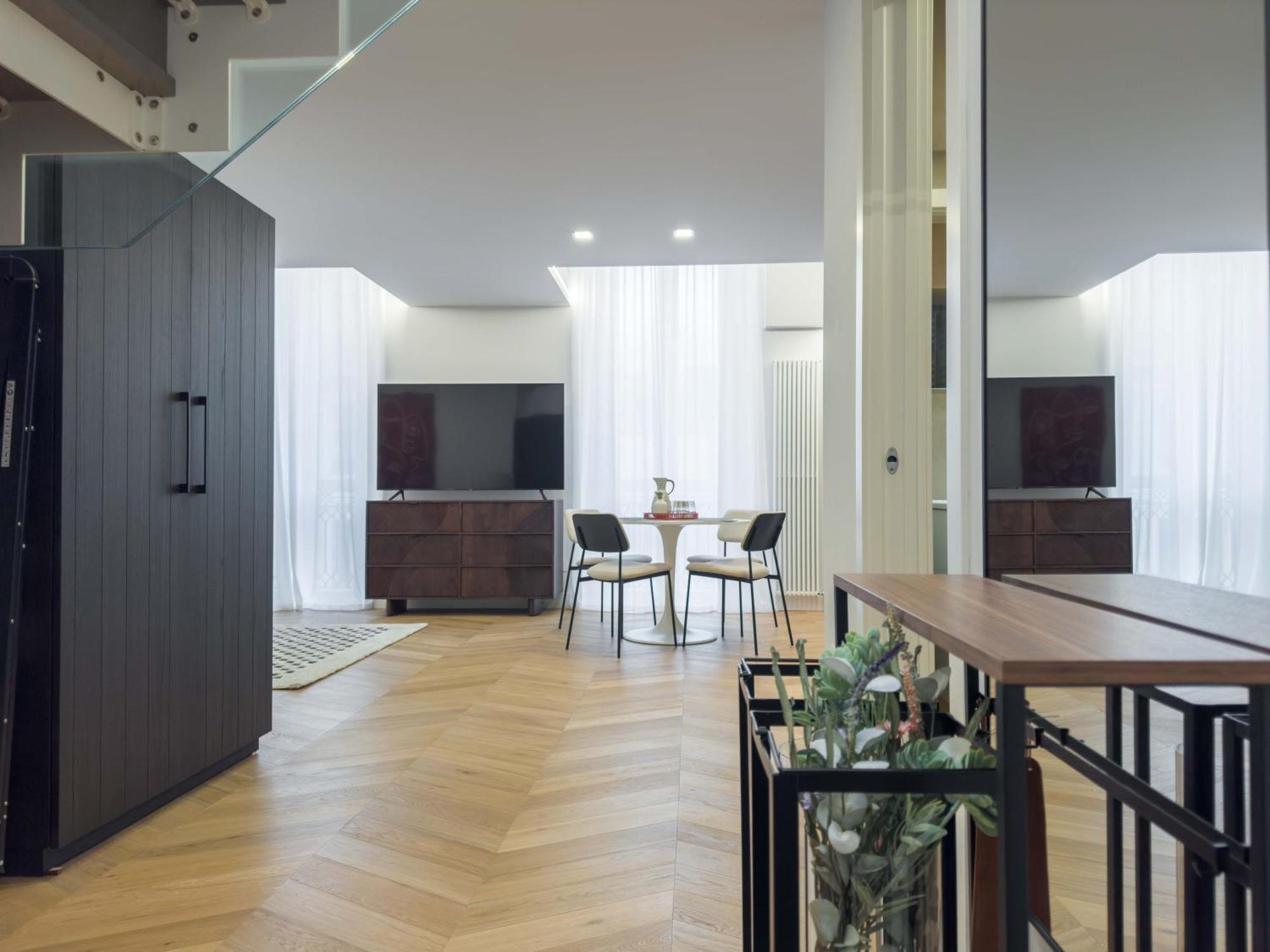 Design Su 2 Piani Via Della Spiga Appartement *